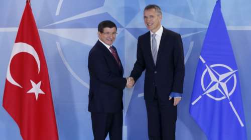 Νταβούτογλου στο ΝΑΤΟ: Καμία χώρα δεν μπορεί να απαιτεί τη συγγνώμη μας