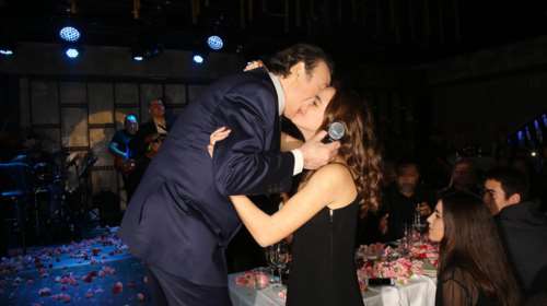 Πρεμιέρα Βοσκόπουλου: Η Γκερέκου, η κούκλα κόρη και τα τρυφερά φιλιά!