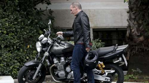 Συνέβη και αυτό: Κληρώνουν το πέτσινο τζάκετ του Γιάνη