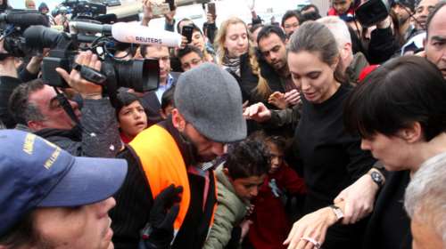 Πανδαιμόνιο στον Πειραιά για την Αντζελίνα Τζολί [Βίντεο]