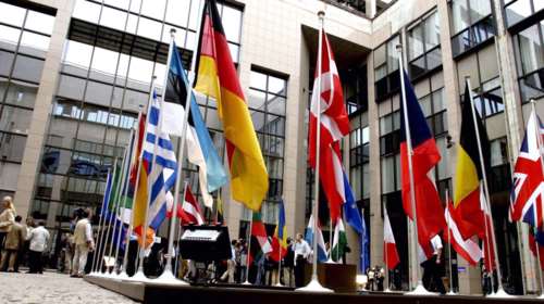 Αξιωματούχος ΕΕ στους FT:«Έχουμε μία εβδομάδα να φτιάξουμε ελληνικό κράτος»