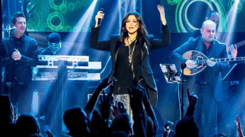 Οι φαν της Καίτης Γαρμπή «σφάζονται» για την Τζολί στο Facebook