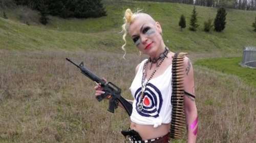 Κρις Έβανς: Αυτή είναι η 44χρονη εκκεντρική εγγονή του Στάλιν