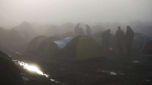 ΝΥ Times: Η χρεοκοπημένη χώρα που γίνεται φυλακή για πρόσφυγες