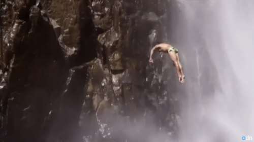 Ασύλληπτες βουτιές στην... άβυσσο του Ζαμβέζη!  video