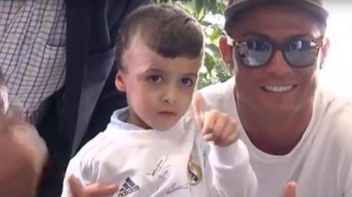 Πεντάχρονος Παλαιστίνιος παίζει με τα αστέρια της Ρεάλ