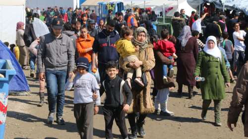 Κούρδοι και Σύροι στην Ειδομένη ζητούν άνοιγμα των συνόρων