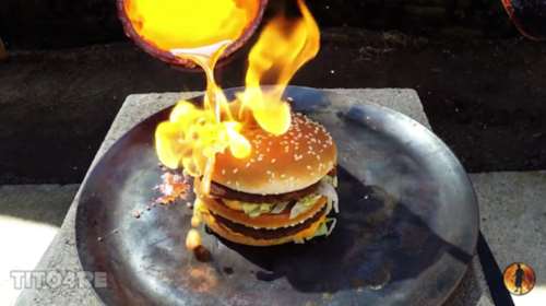 Πείραμα. Τι θα συμβεί αν ρίξεις λιωμένο χαλκό σε burger των Mac Donald;