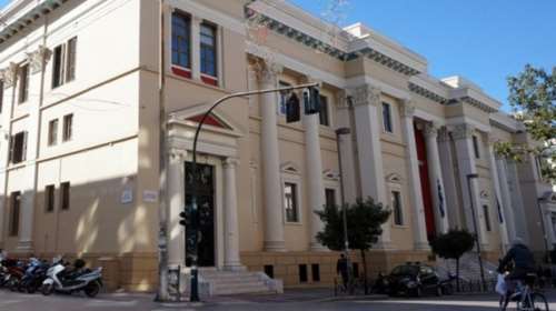 Απέκλεισαν το δικαστικό μέγαρο οι δικηγόροι της Πάτρας