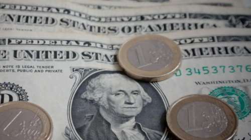 Τρομοκρατία: Πτώση του ευρώ έναντι του δολαρίου στις αγορές