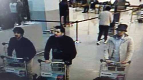 Ψάχνουν τον άνδρα με τα λευκά για το μακελειό στο αεροδρόμιο