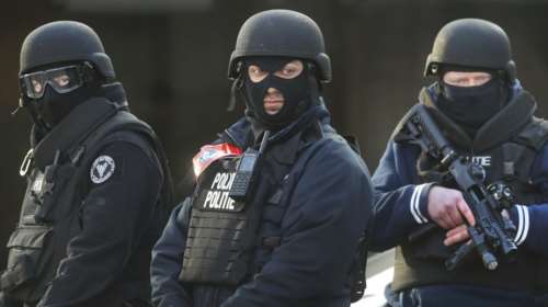 Βρήκαν βόμβες και σημαία του ISIS σε σπίτι των Βρυξελλών μετά από έφοδο
