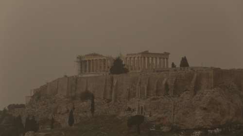 Απίστευτες εικόνες: Η σκόνη «έκρυψε» Ακρόπολη, Μπούρτζι και γέφυρα Ρίου