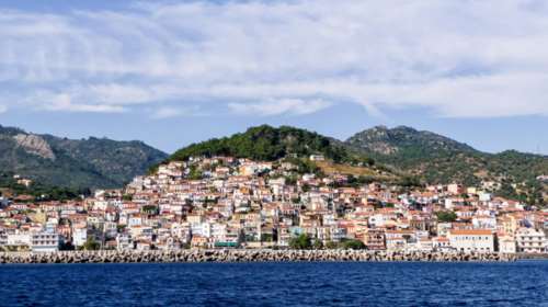 Aρθρο του Guardian για τη Λέσβο: Αβέβαιο το τουριστικό μέλλον του νησιού