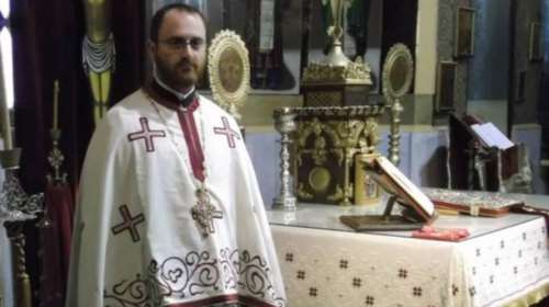 Παπάς τραγουδά Παντελίδη στη Λέσβο! (video)