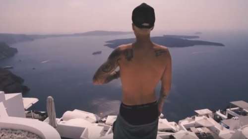 Ο Τζάστιν Μπίμπερ διαφημίζει τη Σαντορίνη με το πιο όμορφο βίντεο!