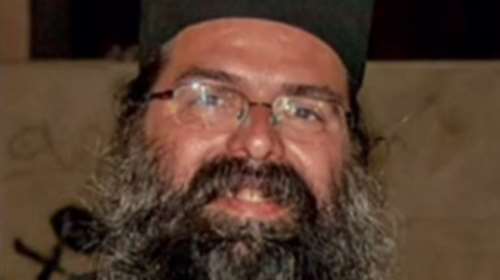 Τι απαντά ο ιερέας που πρωτοστάτησε κατά των προσφύγων στη Βέροια