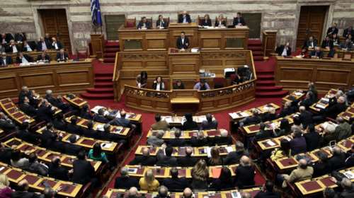 Σύγκρουση με χτυπήματα κάτω απο τη ζώνη απόψε στη Βουλή