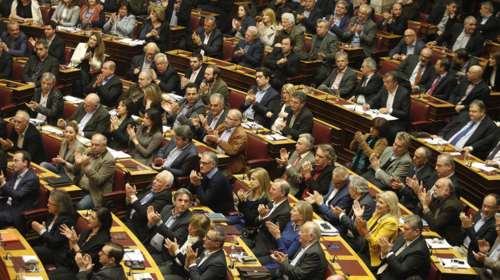 Βουλευτές του ΣΥΡΙΖΑ «καρφώνουν» την τροφοδοσία στα hot spot