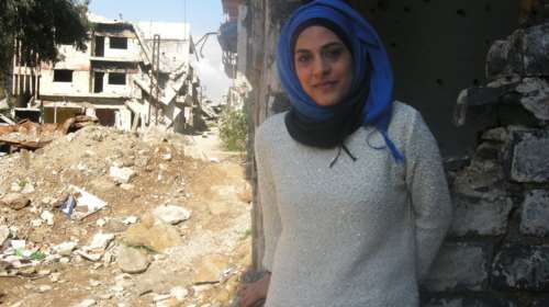 Η αρχιτεκτόνισσα της Χομς που σχεδιάζει στα ερείπια