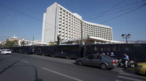Αστακός το HIlton:10 διμοιρίες των ΜΑΤ για προστασία