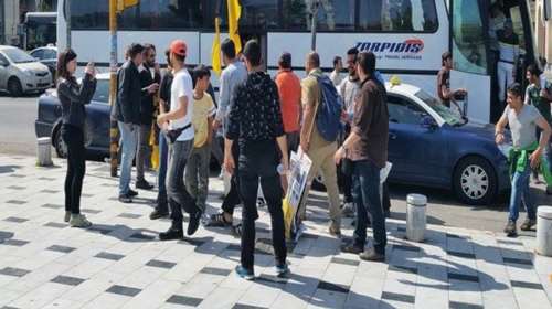 Στη Θεσσαλονίκη πρόσφυγες πήγαν στη συγκέντρωση για το ασφαλιστικό