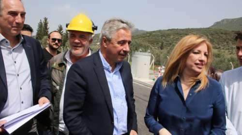 Γεννηματά:Ο Τσίπρας που θα  έσκιζε μνημόνια,σκίζει μικρομεσαία εισοδήματα