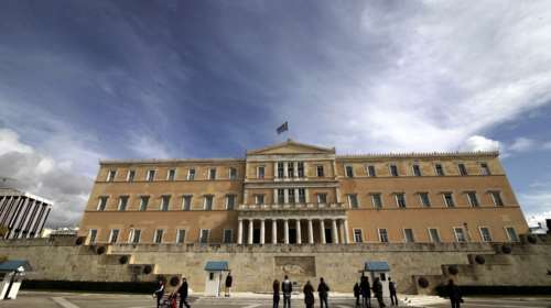 H Bank of America βλέπει πρόωρες εκλογές, όχι Grexit