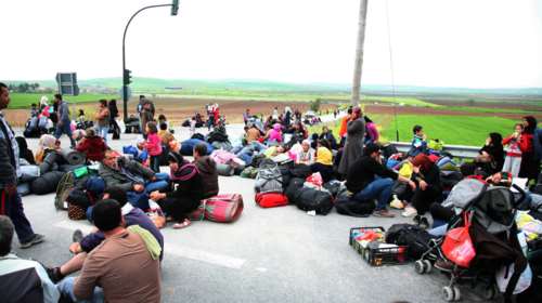 Κλειστή επ αόριστον η εθνική Λάρισας-Τρικάλων, πρόσφυγες κατασκήνωσαν