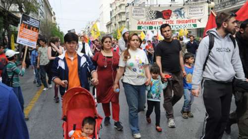 Μεγάλη πορεία προσφύγων και μεταναστών στο κέντρο    Δείτε φωτογραφίες