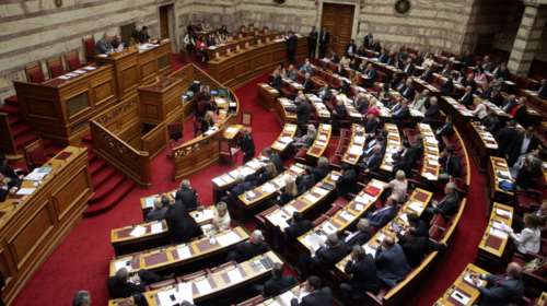 Ομοβροντία αντιπολίτευσης κατά Δρίτσα για τον ΟΛΠ: Φαρσοκωμωδία και τσίρκο