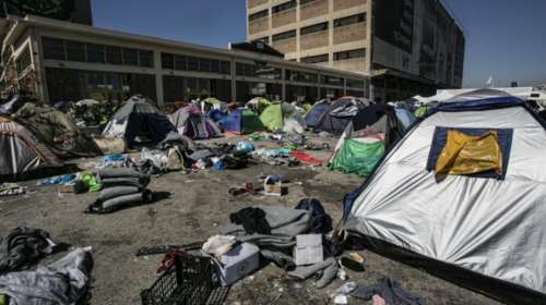 Νέα προσπάθεια να απομακρυνθούν οι πρόσφυγες από το λιμάνι του Πειραιά