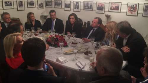 Ο δείπνος της Ντόρας στη &quot;φωλιά του καραμανλισμού&quot;