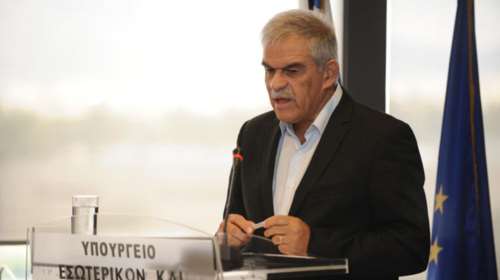 Επιμένει ο Τόσκας ότι μέχρι το Πάσχα θα αδειάσουν Πειραιάς και Ειδομένηη
