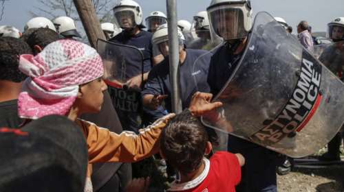 ΕΛΑΣ: Με δεμένα χέρια μπροστά στη «Διεθνή των αλληλέγγυων»