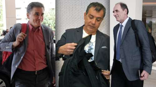 Οι πολιτικοί &amp; τα σακίδια: Γιατί τα προτιμούν και τι συμβολίζουν