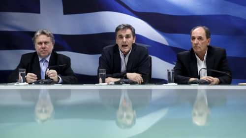 Η κυβέρνηση καταθέτει χωρίς συμφωνία δύο ν/σ στη Βουλή