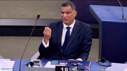 Η... άσεμνη χειρονομία στον Γκι Φερχόφσταντ από βρετανό ευρωβουλευτή