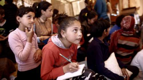 Idomeni cultural center:Αυτοσχέδιο σχολείο για προσφυγόπουλα στην Ειδομένη