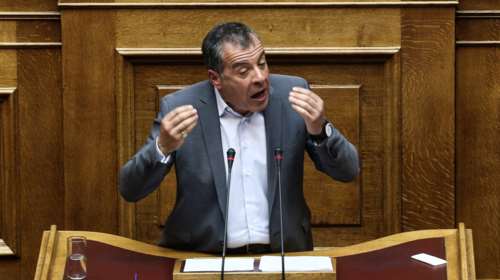 Νέες καταγγελίες Θεοδωράκη για το hot spot Χίου