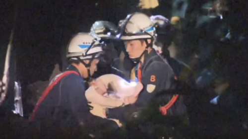 Διάσωση βρέφους 8 μηνών στα ερείπια της Ιαπωνίας