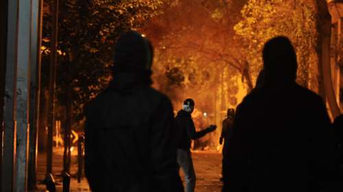 Βροχή από μολότοφ τη νύχτα στα Εξάρχεια