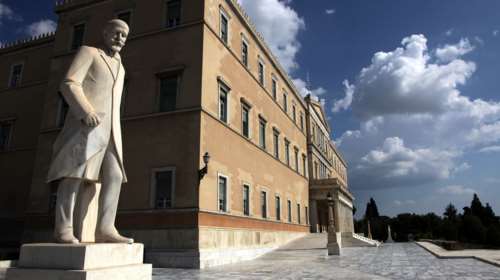 Σύσκεψη υπό τον Τσίπρα στη Βουλή για την αξιολόγηση