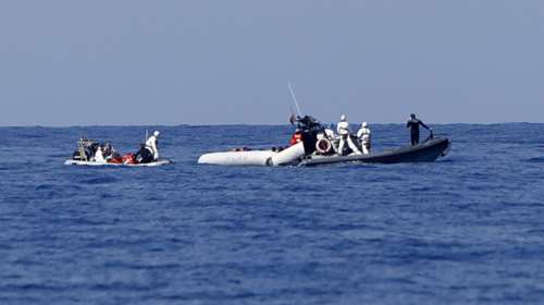 Σύγχυση για το ναυάγιο με μετανάστες νότια της Ιταλίας