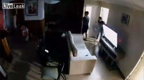 Βίντεο από τη στιγμή του σεισμού κόβει την ανάσα