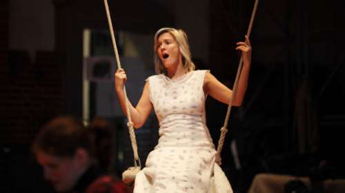 Human Requiem, με το κοινό επί σκηνής!