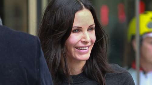 Αγνώριστη από τις πλαστικές και τα μπότοξ η Μόνικα από τα Φιλαράκια