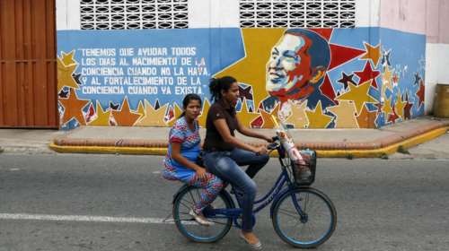 Ο Μαδούρο επέβαλε δελτίο και στο ρεύμα!