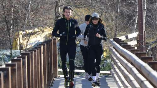 Αυτή είναι η άτακτη βουλευτίνα που τα έφτιαξε με τον άντρα της κολλητής της