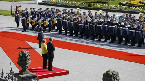 Με κόκκινα χαλιά υποδέχθηκε η Μέρκελ τον Ομπάμα στο Ανόβερο